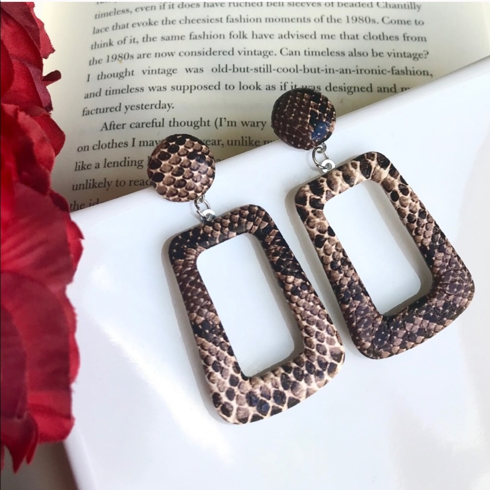 🔴 3/30$ Python Snake Skin Earrings - Picture 1 of 3